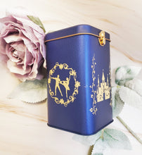 Load image into Gallery viewer, Winter Magic Tea and Biscuit Tin
